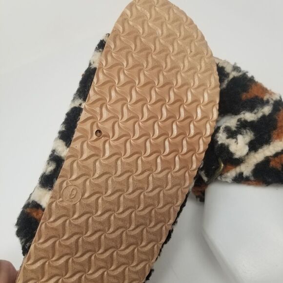 NWOT CUTE FURRY LEOPARD PRINT SANDALS WITH BUCKLES. MULTIPLE SIZES. - Picture 12 of 16